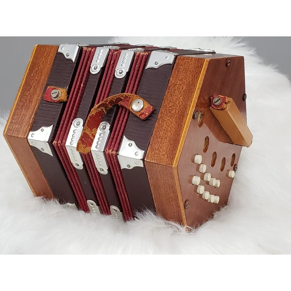 Vintage Silvertone Concertina Squeezebox Made In Italy, 20 Button